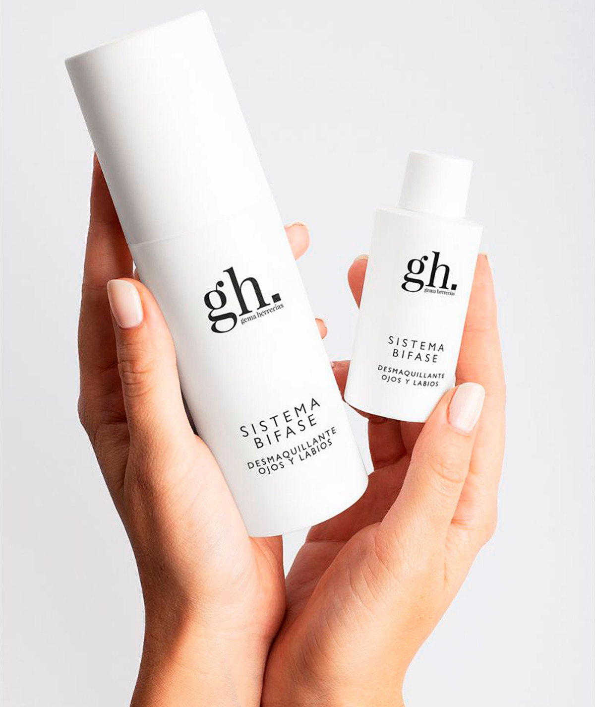 gh SISTEMA BIFASE es su desmaquillante de ojos y labios.