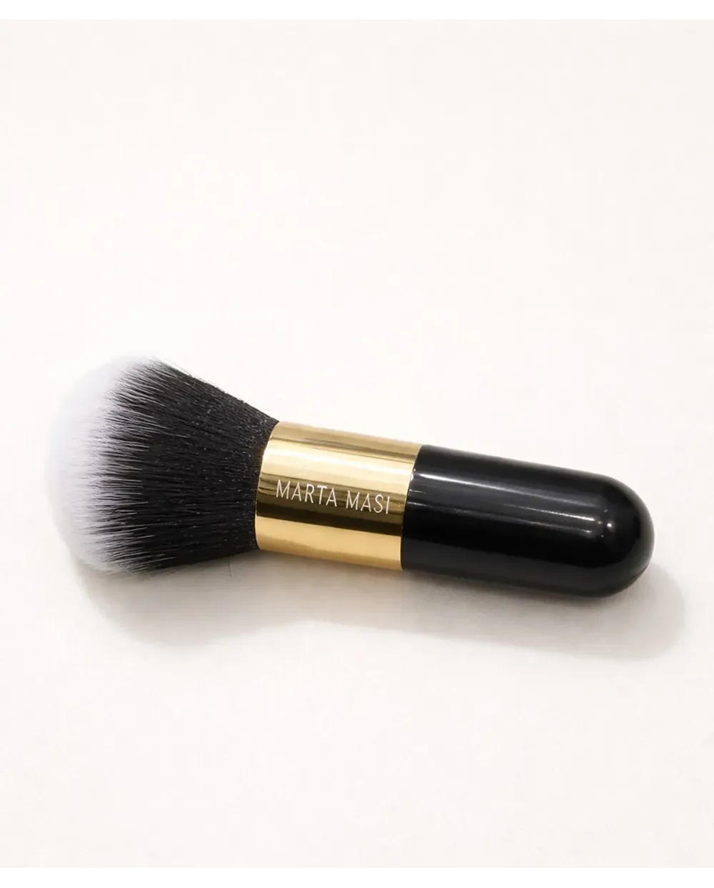 Brocha Kabuki Gold Marta Masi: Acabado "Airbrush" y Tacto de Seda