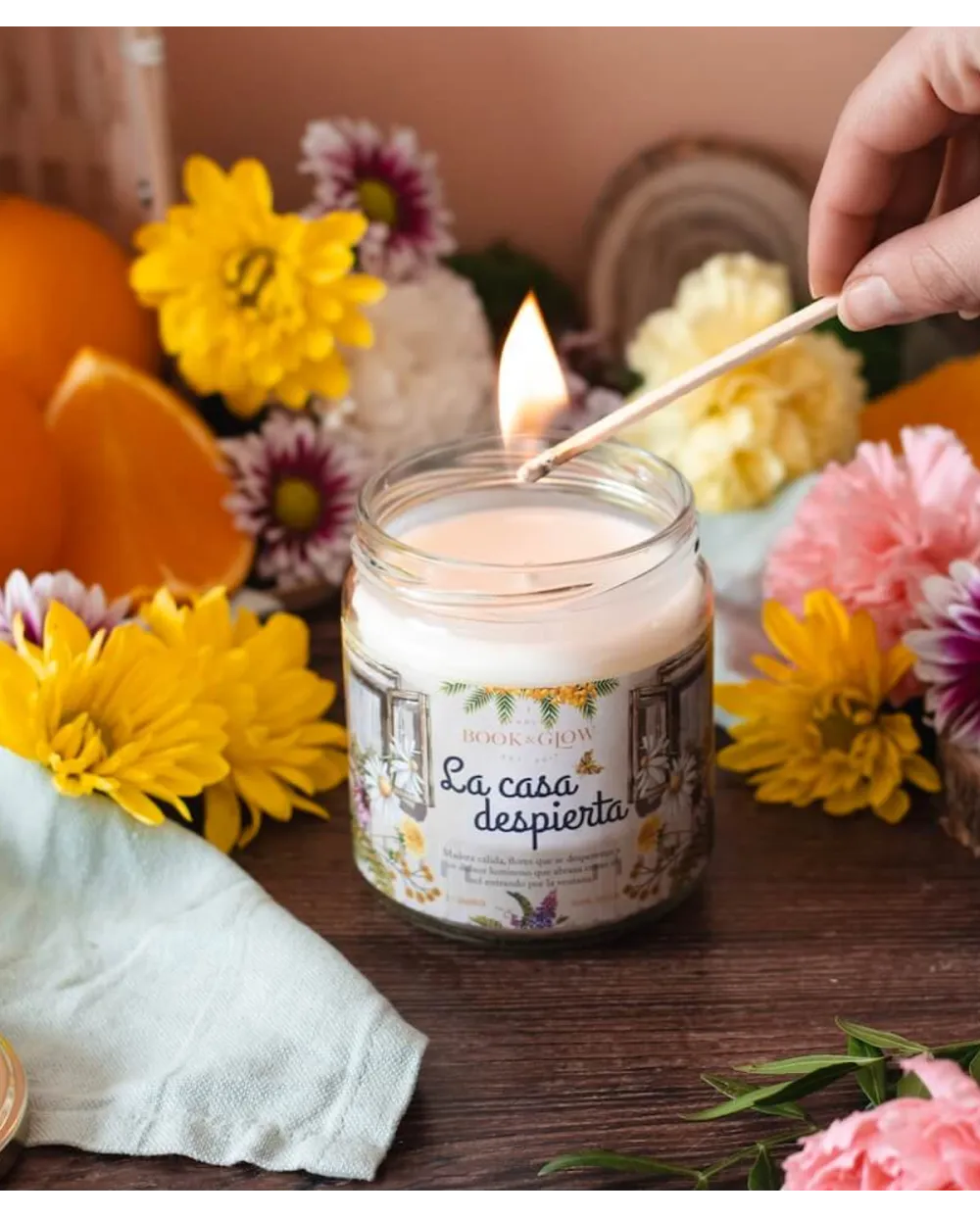 Book & Glow La Casa Despierta
