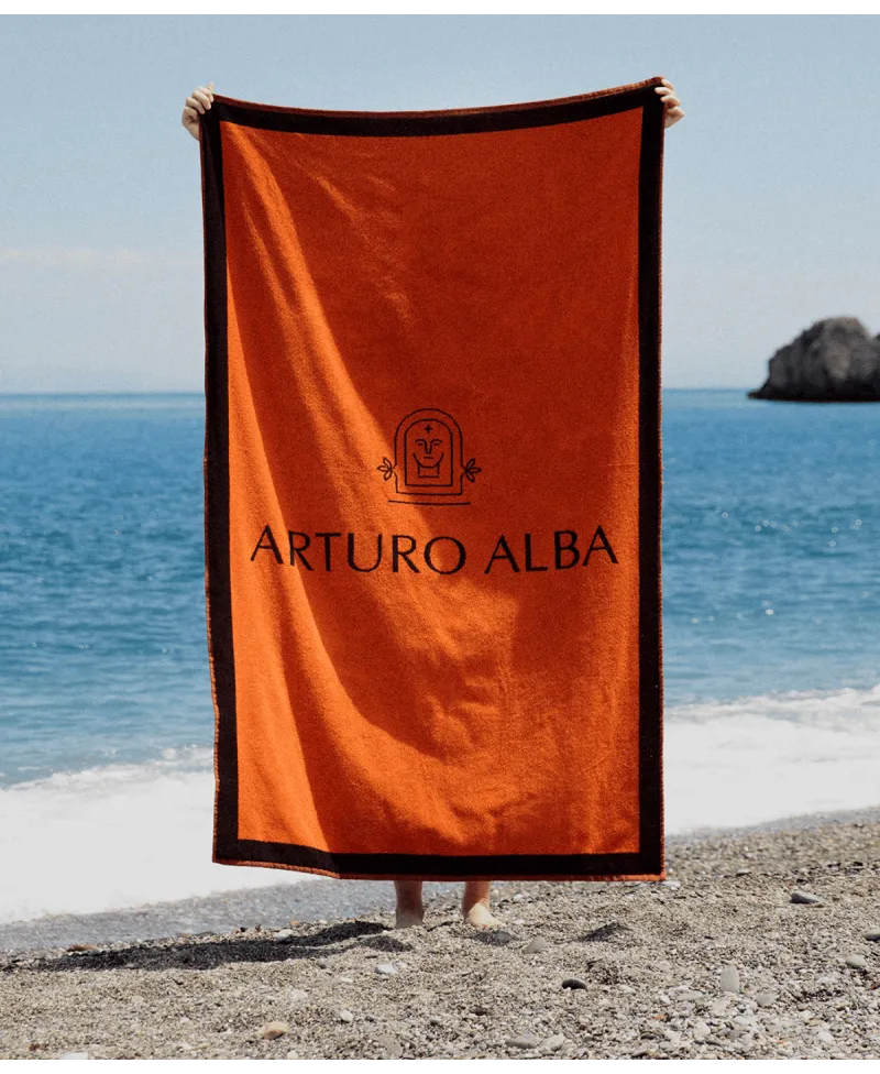 Regalo Arturo Alba Toalla Premium Exclusiva por la de 1 Barra Solar SPF50+ + 1 Bruma Fitoactiva Calmante